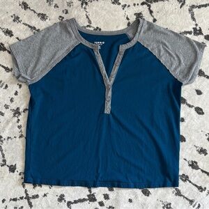 Torrid Classic Fit T Shirt Women’s Size 00 Blue/Gray V Neck Top